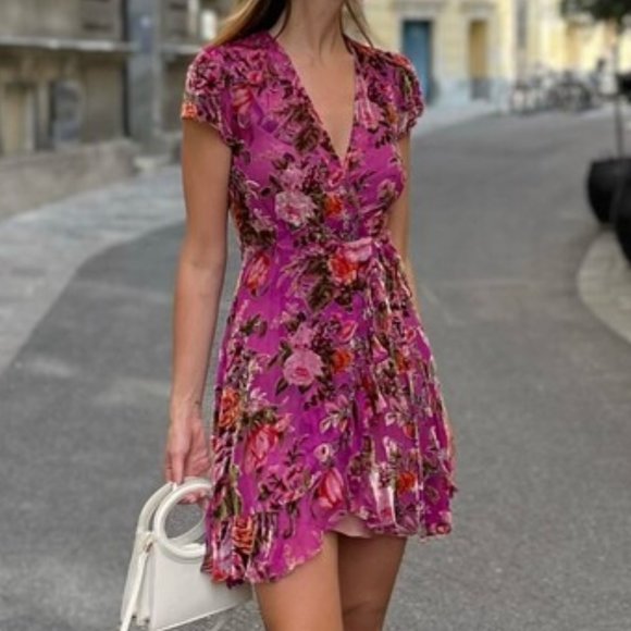 Introvertie Vienna Alice Mini Lady Rose Wrap Dress in Size Medium NWT